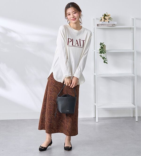 BELLUNA（ベルーナ）の「綿１００％素材フロッキーロゴ長袖Ｔシャツ（Tシャツ）」｜詳細画像