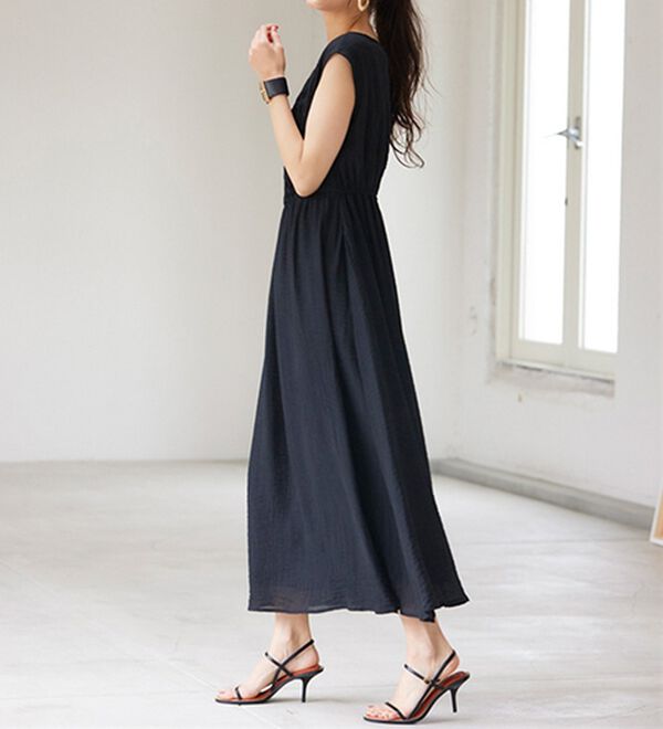 RANAN（ラナン）の「ひんやり！シャーリング風デザインロングワンピース（ロングワンピース）」｜ブラック