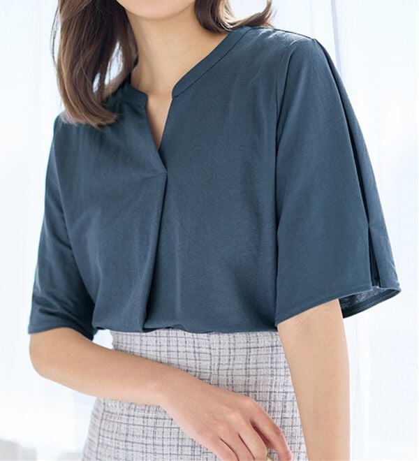 alotta（アロッタ）の「【接触冷感】スキッパータック袖ブラウスカットソー（カットソー）」｜詳細画像
