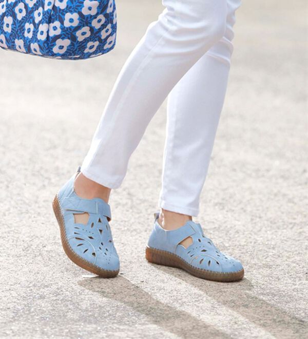 BELLUNA（ベルーナ）の「ステッチ使いゆったりカットワークサンダル（サンダル・ミュール）」｜詳細画像