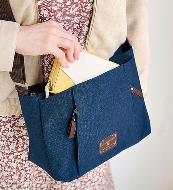 BELLUNA（ベルーナ）の「＜ソフィア・バレンチノ＞お財布の指定席がある軽量ショルダー（その他バッグ）」｜詳細画像