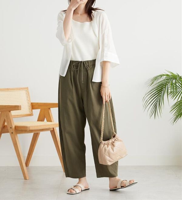 BELLUNA（ベルーナ）の「綿スラブ素材タックデザインコクーンパンツ（フルレングスパンツ）」｜詳細画像