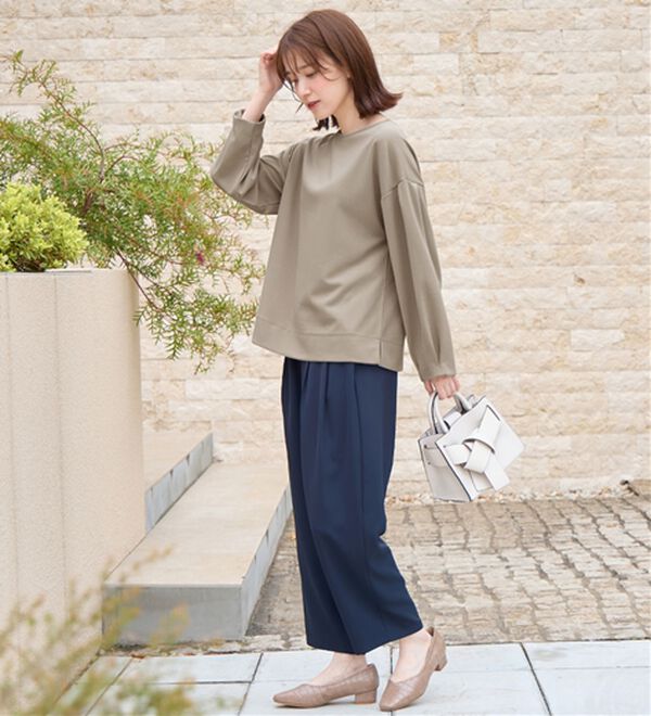 Viola e Viola（ヴィオラ エ ヴィオラ）の「【４つの機能付】楽キレイ袖タックブラウス（ブラウス）」｜詳細画像