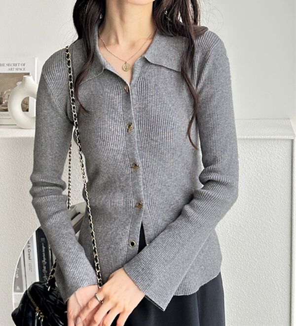 GeeRA（ジーラ）の「ゴールドボタンポロ衿リブニットトップス（ニットカーディガン）」｜詳細画像