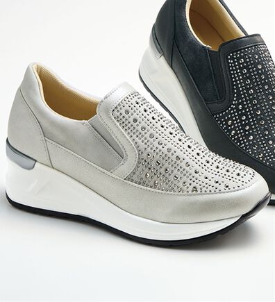 BELLUNA（ベルーナ）の「４Ｅ厚底ビジュースリッポン（スリッポン）」