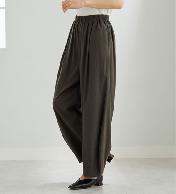 BELLUNA（ベルーナ）の「【初めてでも失敗しにくい！】艶消しシルキーカーブパンツ（ワイドパンツ・ガウチョ）」｜チャコール