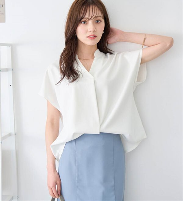 alotta（アロッタ）の「【４つの機能付】ひんやりスキッパーＴシャツブラウス（ブラウス）」｜詳細画像