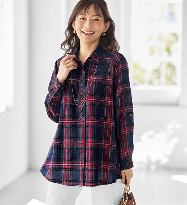 BELLUNA（ベルーナ）の「上品な印象のチェック柄多ボタンブラウス（チュニック）」｜詳細画像