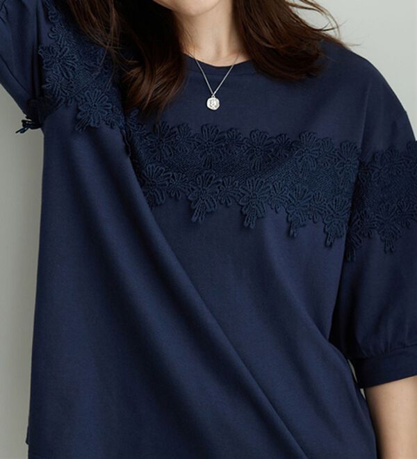 BELLUNA（ベルーナ）の「ケミカルレース使い華やかプルオーバー（カットソー）」｜詳細画像