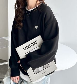 GeeRA（ジーラ）の「ロゴ＆ハート刺しゅう裏起毛スウェット（トレーナー・スウェット）」｜ブラック