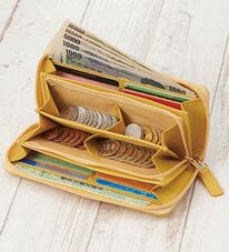 「ＮＥＷ　ユリ・コジマ　コインが分けられる財布（財布・パスケース）」