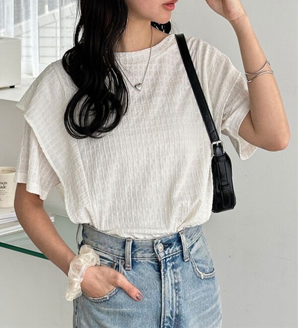 GeeRA（ジーラ）の「ラッフルショルダー表面感カットソー（カットソー）」｜詳細画像