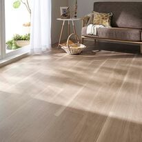 iellio（イエリオ）の「多機能クッションフロアシート＜簡単ロール式・フローリング調・防水・はっ水・日本製・抗菌・防カビ・防炎＞（カーペット）」