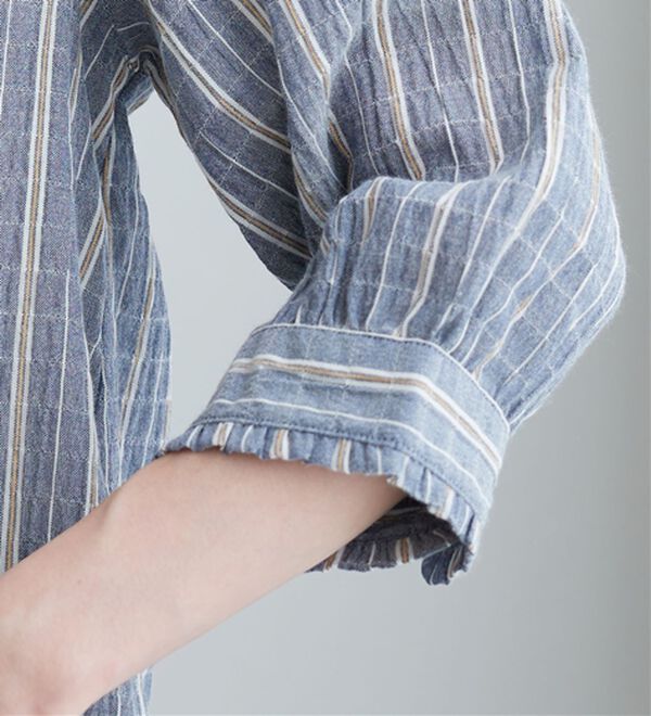 BELLUNA（ベルーナ）の「【お気軽シャツ】ぽこぽこ素材衿＆袖フリルデザインブラウス（ブラウス）」｜詳細画像