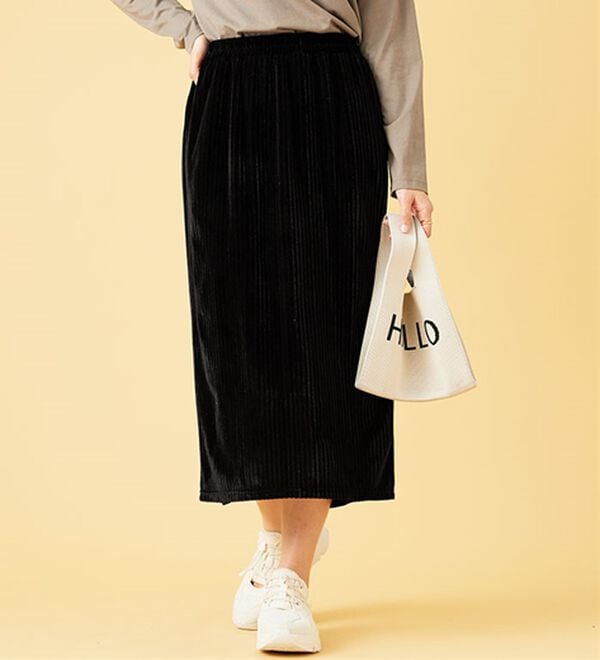 BELLUNA（ベルーナ）の「ベロア素材ナロースカート（ロングスカート）」｜黒