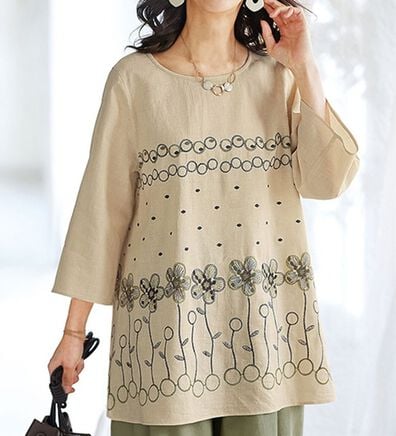 BELLUNA（ベルーナ）の「綿麻素材刺しゅう使いブラウス（ブラウス）」