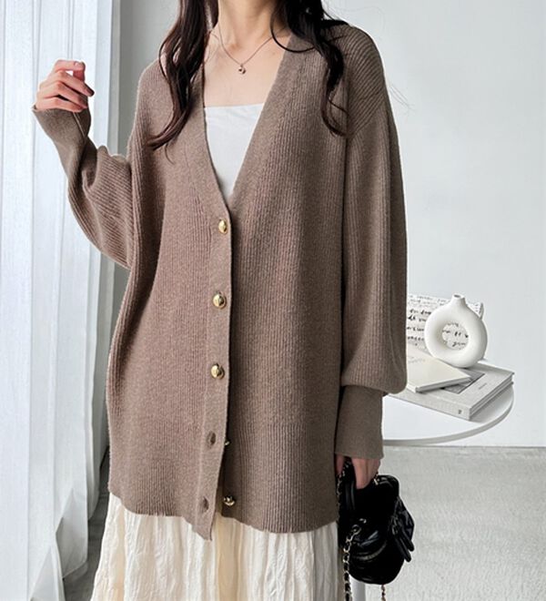 畦編みVネックゴールドボタンカーディガン - ベルーナ【公式】