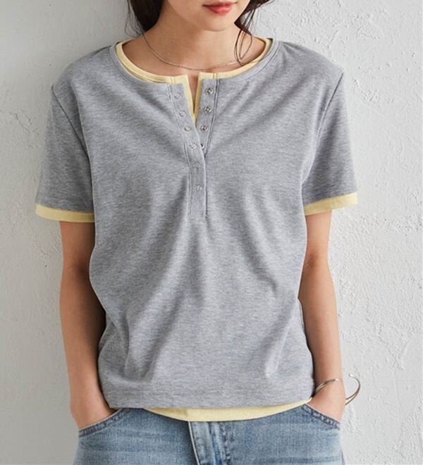 RANAN（ラナン）の「レイヤード風ヘンリーネックTシャツ（カットソー）」｜グレー系