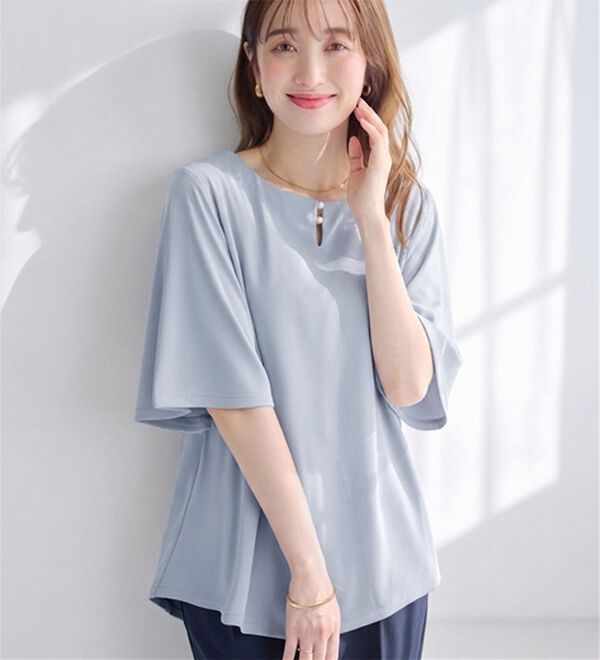 alotta（アロッタ）の「【接触冷感】パールデザイン５分袖Ｔシャツブラウス（ブラウス）」｜ライトブルー