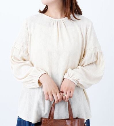 BELLUNA（ベルーナ）の「楊柳袖シャーリングブラウス（ブラウス）」