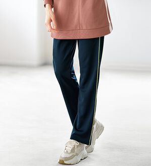 BELLUNA（ベルーナ）の「＜ＥＬＬＥ　Ａｃｔｉｖｅ＞配色ラインジャージパンツ（その他パンツ）」｜ネイビー