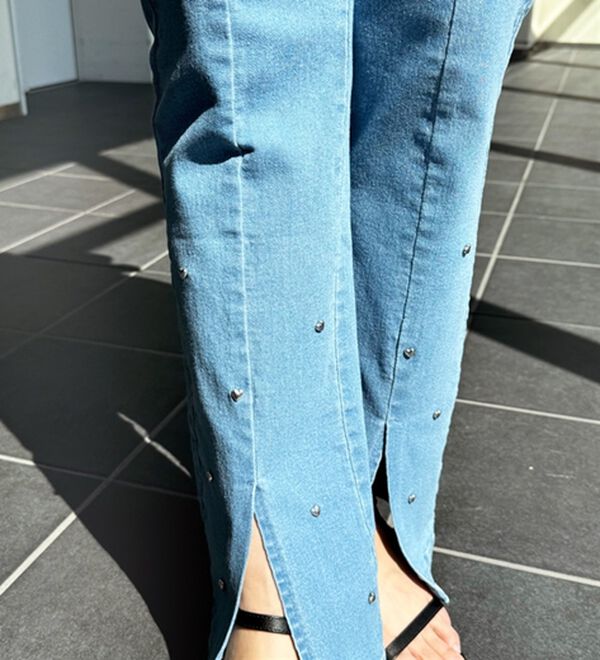 GeeRA（ジーラ）の「ハートスタッズ付フレアーパンツ（フルレングスパンツ）」｜詳細画像