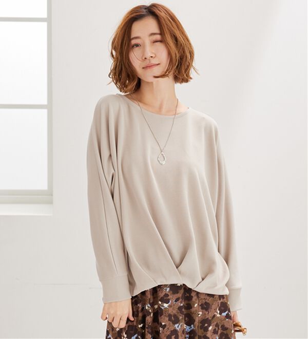 BELLUNA（ベルーナ）の「【新色追加】【2点セット】ネックレス付裾タックデザインプルオーバー（カットソー）」｜詳細画像
