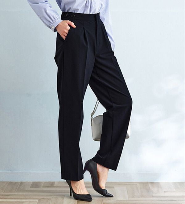 BELLUNA（ベルーナ）の「こっそりおなかがラクラク！ボタン使いウエスト調整テーパードパンツ（テーパードパンツ）」｜詳細画像