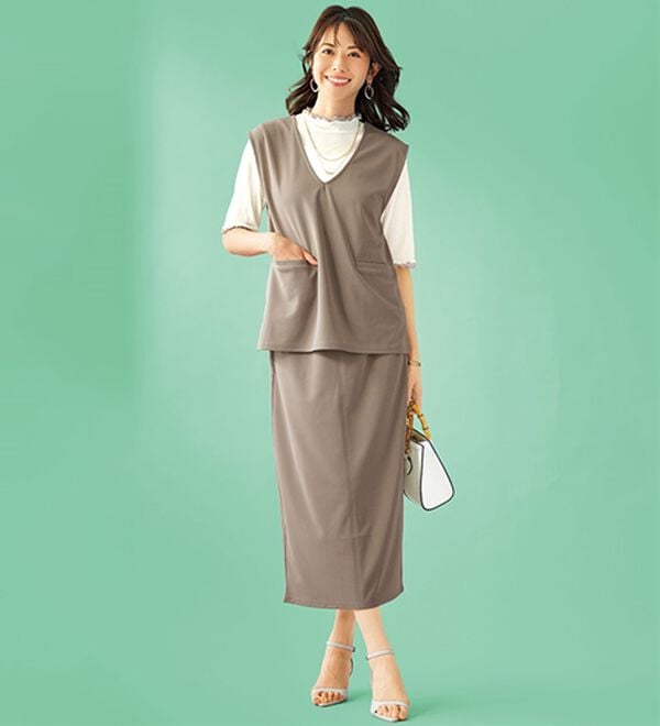 BELLUNA（ベルーナ）の「機能付ジョーゼット素材ベストセットアップ（セットアップ）」｜ベージュ