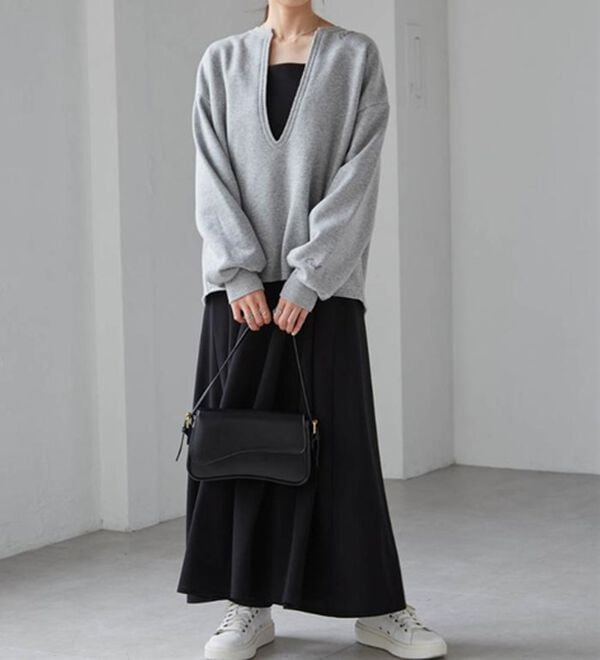 RANAN（ラナン）の「裏起毛Ｖネックロゴ刺しゅうスウェット（トレーナー・スウェット）」｜詳細画像