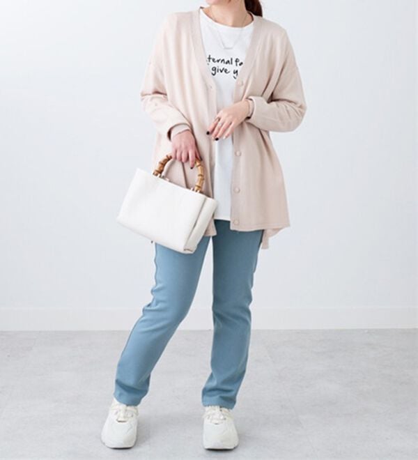 BELLUNA（ベルーナ）の「着回し上手に！きれい見え綿１００％素材ロゴプルオーバー（カットソー）」｜詳細画像