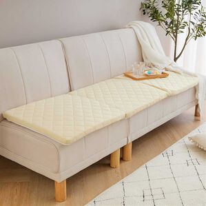 iellio（イエリオ）の「もちもち冷感・高反発洗えるソファパッド＜クッション・長座布団・ごろ寝マット・接触冷感・防ダニ・滑りにくい加工＞（ソファパッド）」｜アイボリーベージュ