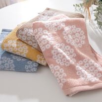 iellio（イエリオ）の「ふんわりやさしい北欧調タオル＜綿１００％・フラワー・花束モチーフ・フェイスタオル・バスタオル・くすみカラー＞（タオル）」