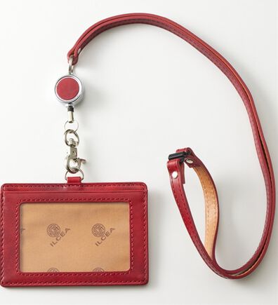 「ミュージアムカーフストラップ付ＩＤケース（その他メンズファッション小物）」