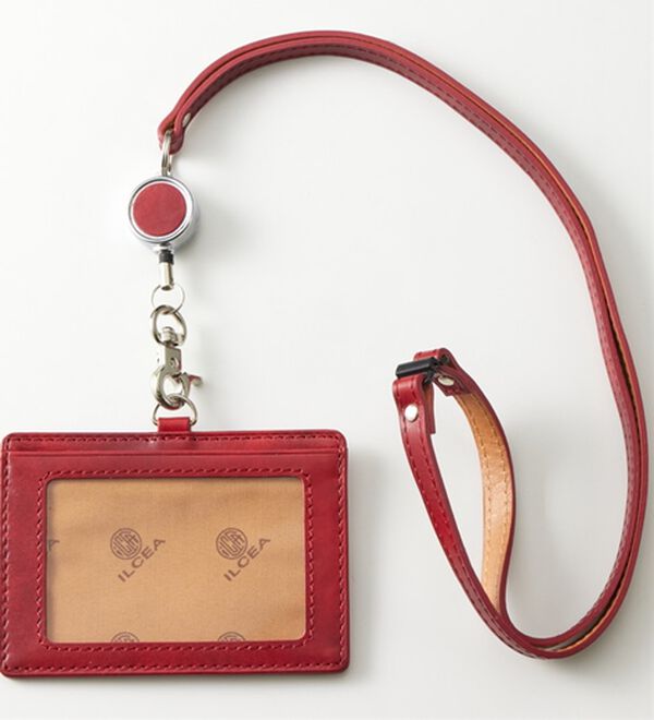 「ミュージアムカーフストラップ付ＩＤケース（その他メンズファッション小物）」｜レッド