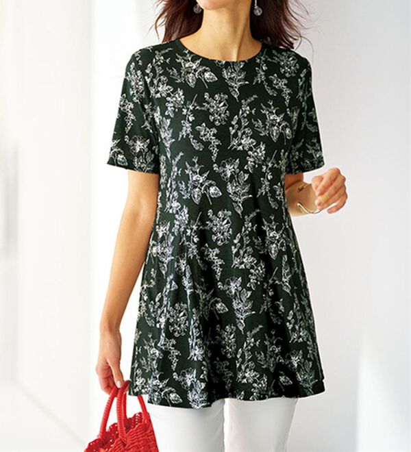 BELLUNA（ベルーナ）の「【接触冷感】フレアーシルエットプリントチュニック（チュニック）」｜モノトーン花柄