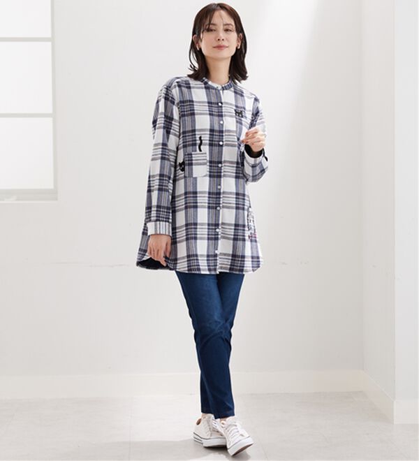 BELLUNA（ベルーナ）の「【あったか】裏フリース素材ネコ刺しゅうシャツチュニック（チュニック）」｜詳細画像