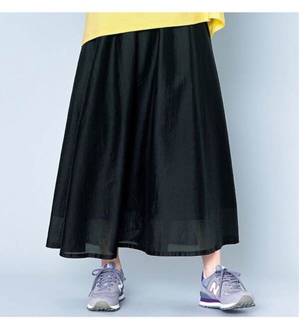 VINNO（ヴィノ）の「シャイニーローンマキシスカート（ロングスカート）」｜ブラック