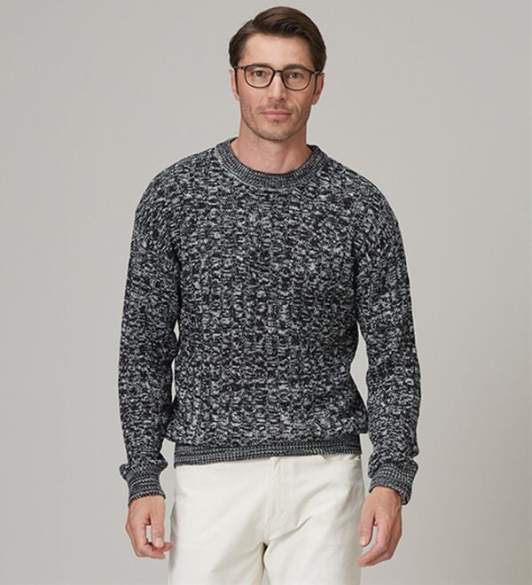 「２色で編み上げる高見えケーブル編セーター（メンズニット・セーター）」｜詳細画像