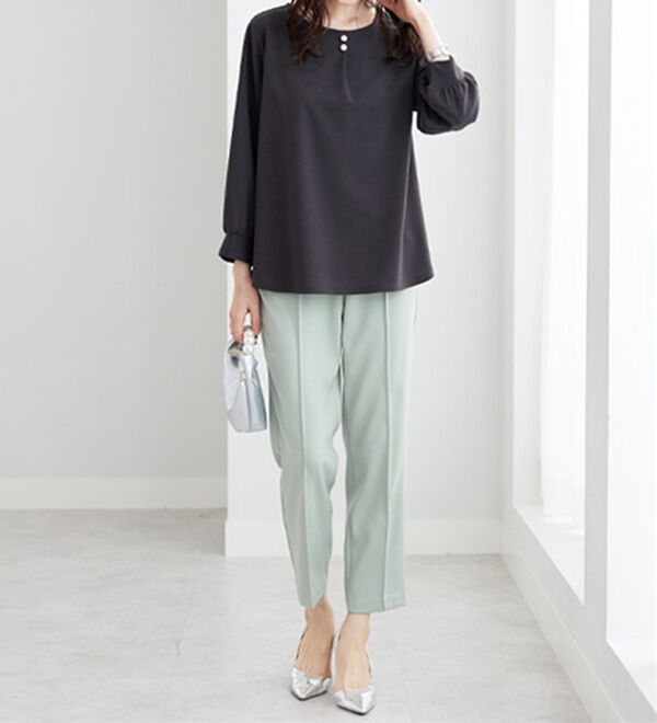 BELLUNA（ベルーナ）の「カットジョーゼットパールボタン付ブラウス（ブラウス）」｜詳細画像