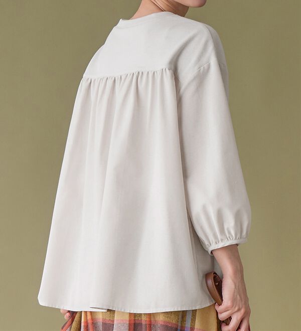 Viola e Viola（ヴィオラ エ ヴィオラ）の「綿混ミニ裏毛異素材切替フレアートップス（カットソー）」｜詳細画像