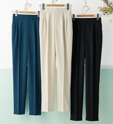 BELLUNA（ベルーナ）の「すっきり見えタックテーパードパンツ（フルレングスパンツ）」