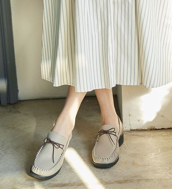 ルフラン（ルフラン）の「＜ラシーナコンフォート＞リボン付４Ｅ手縫いモカシン（フラットシューズ）」｜詳細画像