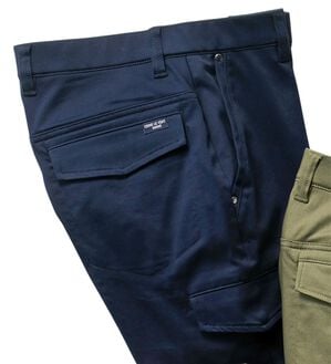 「＜コムルヴァン・オム＞５０代からの［神業］カーゴパンツ（メンズカーゴパンツ）」｜ネイビー