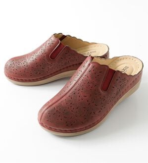 BELLUNA（ベルーナ）の「サッと履ける！草花柄カットワークミュール（サンダル・ミュール）」｜ワイン