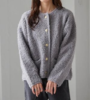 RANAN（ラナン）の「ゴールド調ボタンループ編みニットジャケット（ニットカーディガン）」｜ライトグレー