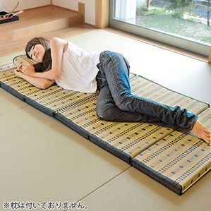 「ふかふかい草の折畳クッション（クッション・クッションカバー）」｜ベージュ系