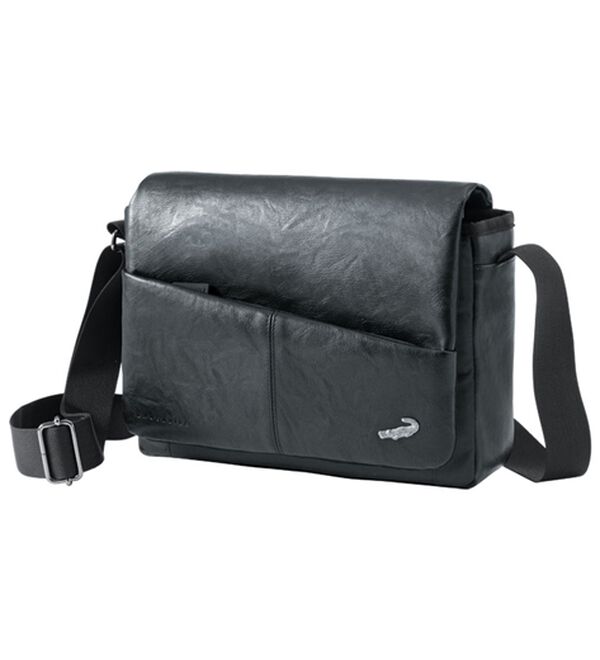 「＜クロコダイル＞フラップショルダー（メンズショルダーバッグ）」｜ブラック