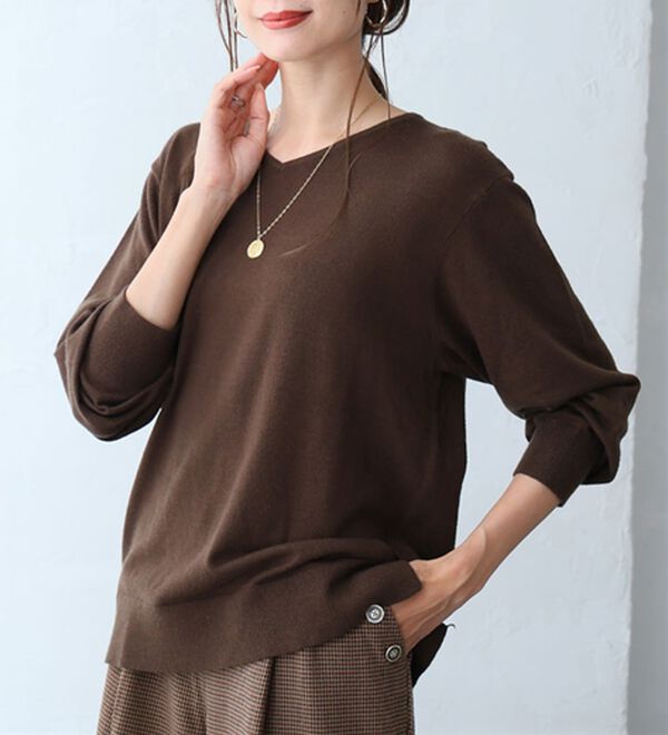 A HAPPY MARILYN（アハッピーマリリン）の「【Ｌ～８Ｌ】フィット感軽減！Ｔシャツ感覚！もっちりやわらかＶネックニット（ニット・セーター）」｜詳細画像