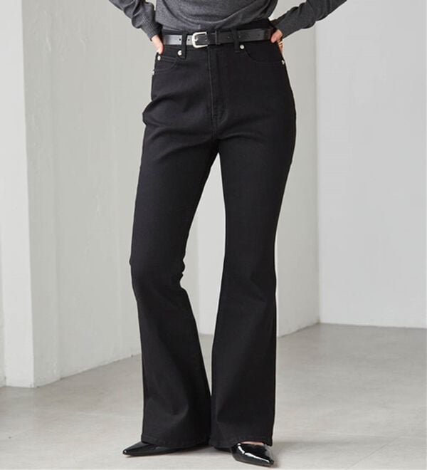 RANAN（ラナン）の「ストレッチフレアデニム（フルレングスパンツ）」｜ブラック